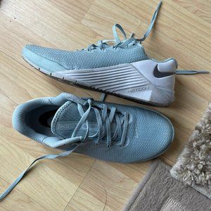 Size 7.5 - Nike Metcon's 5 Ocean Cube